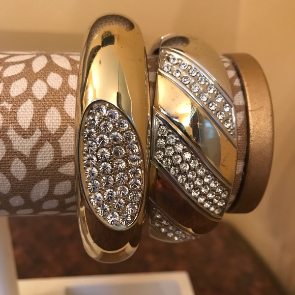 Jewelry - Bogo buy one get 50% on other bracelets Bangles set